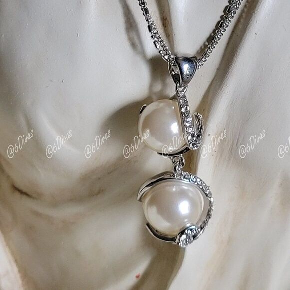 Two Pearl Pendant Necklace - Picture 1 of 11
